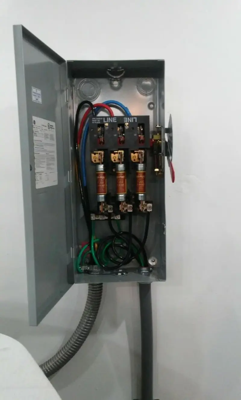 Three-phase disconnect switch installed for Smoke Detector Installation in Woodland